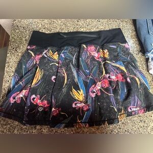 Lululemon Pace Rival Mid-Rise Skirt size 6.  Veiled floral black multi color